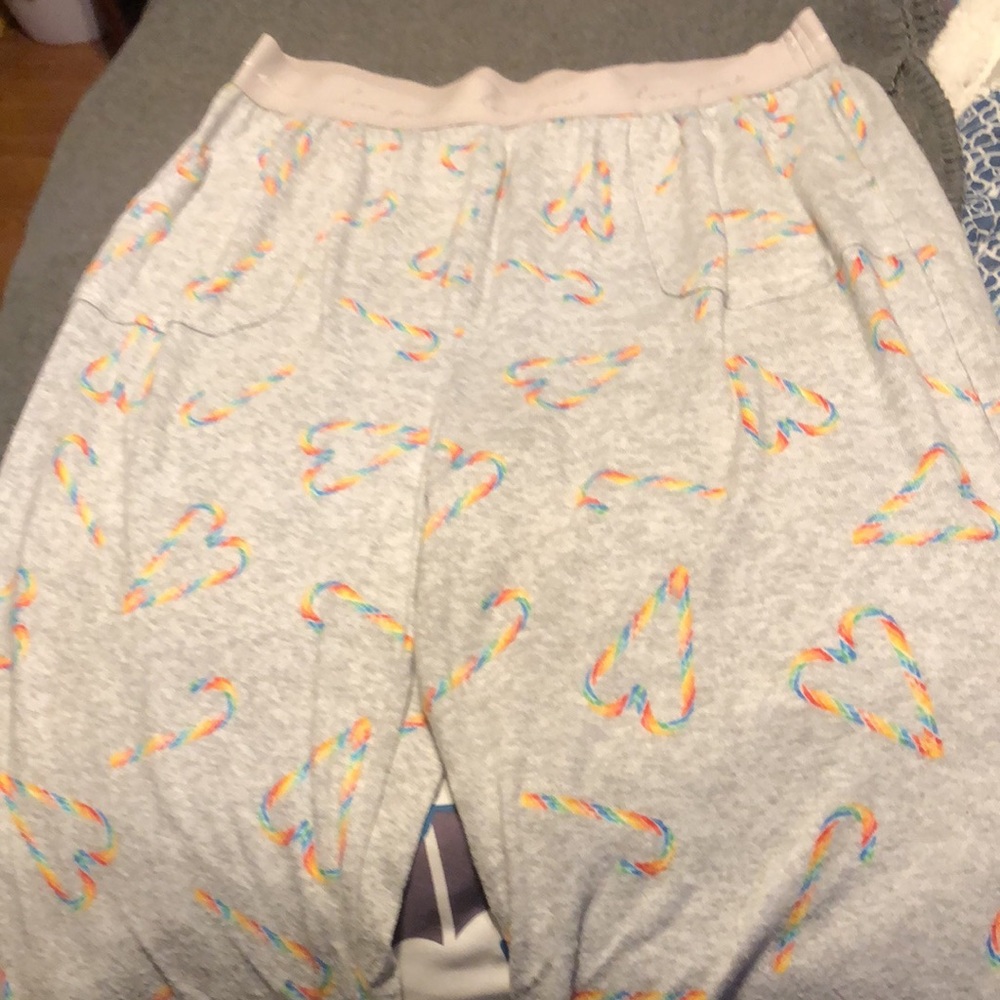 Women’s VS PINK Candy Canes Jogger PJ Set Size Large in brand new condition